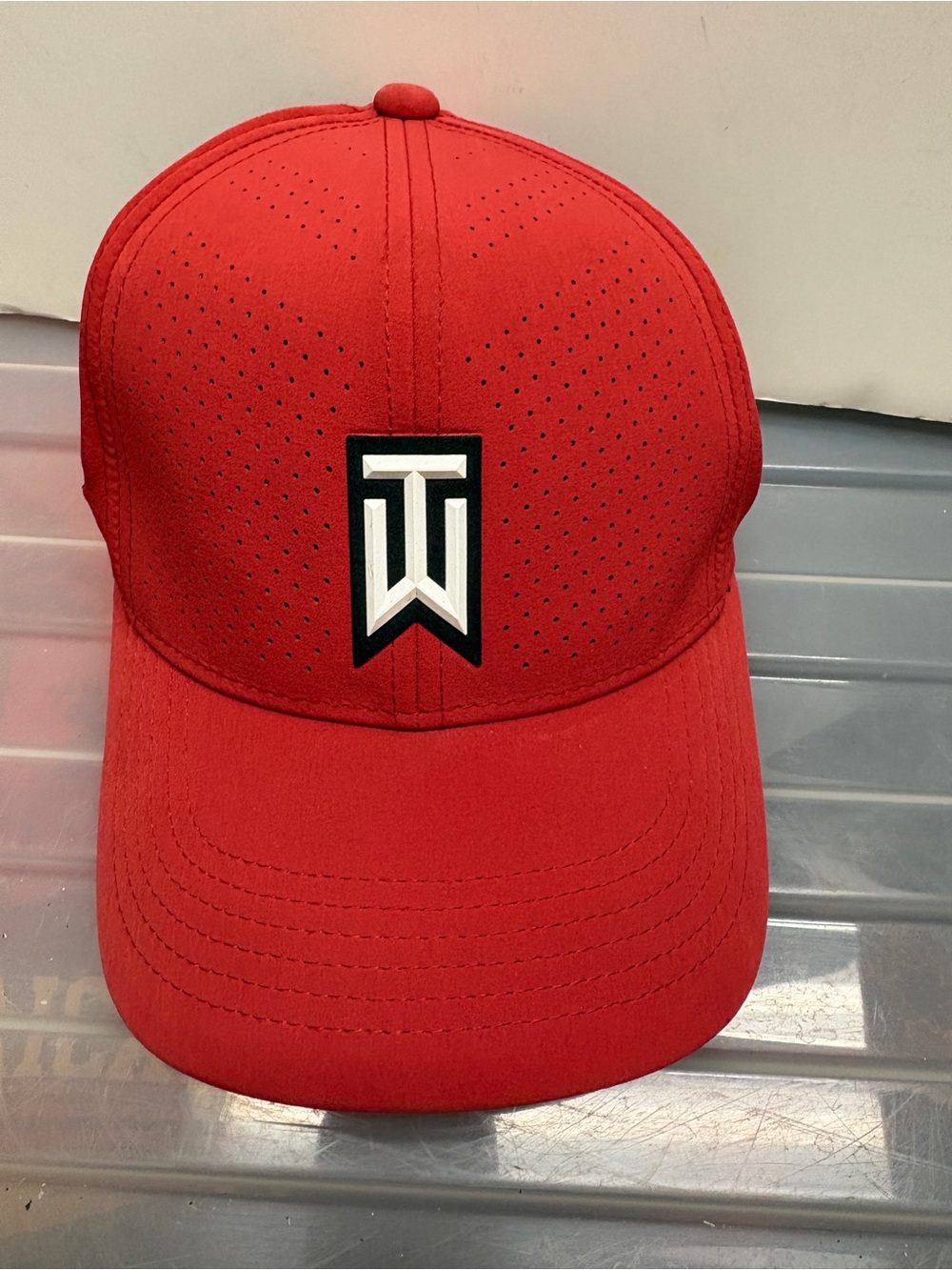 Nike Tiger Woods TW Sunday Red Golf Hat - East Lake / 15 Majors Edition